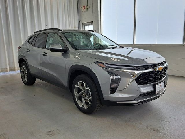 Used 2025 Gray Chevrolet LT image 5