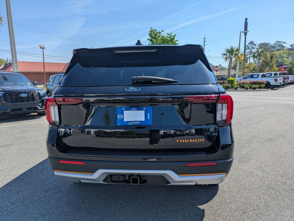 New 2026 Agate Black Metallic Ford Tremor image 5