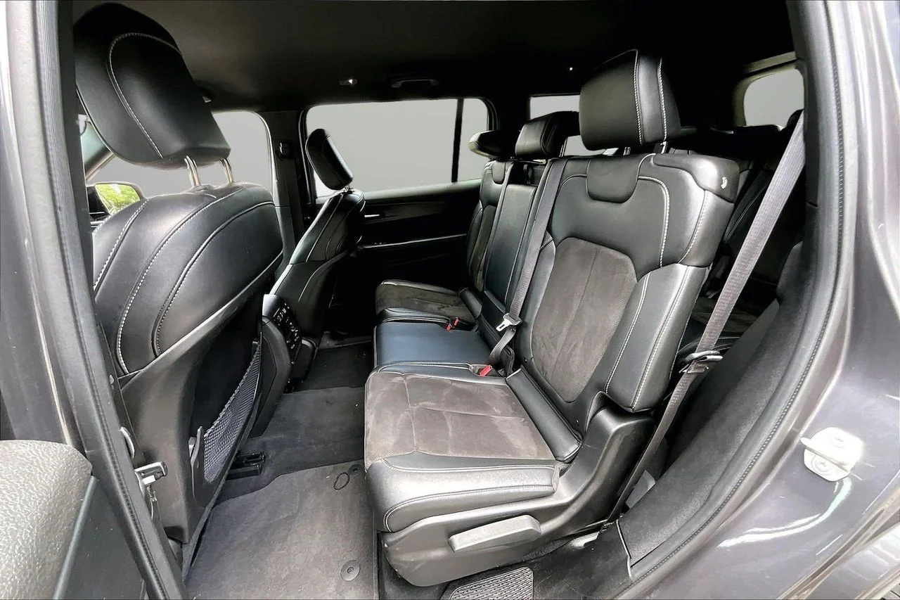 Used 2023 Gray Jeep Altitude image 21