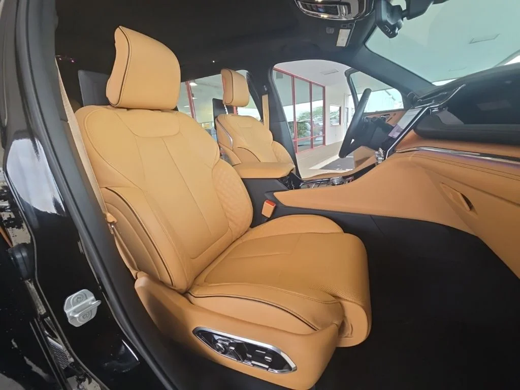Used 2023 Black Jeep Summit image 30