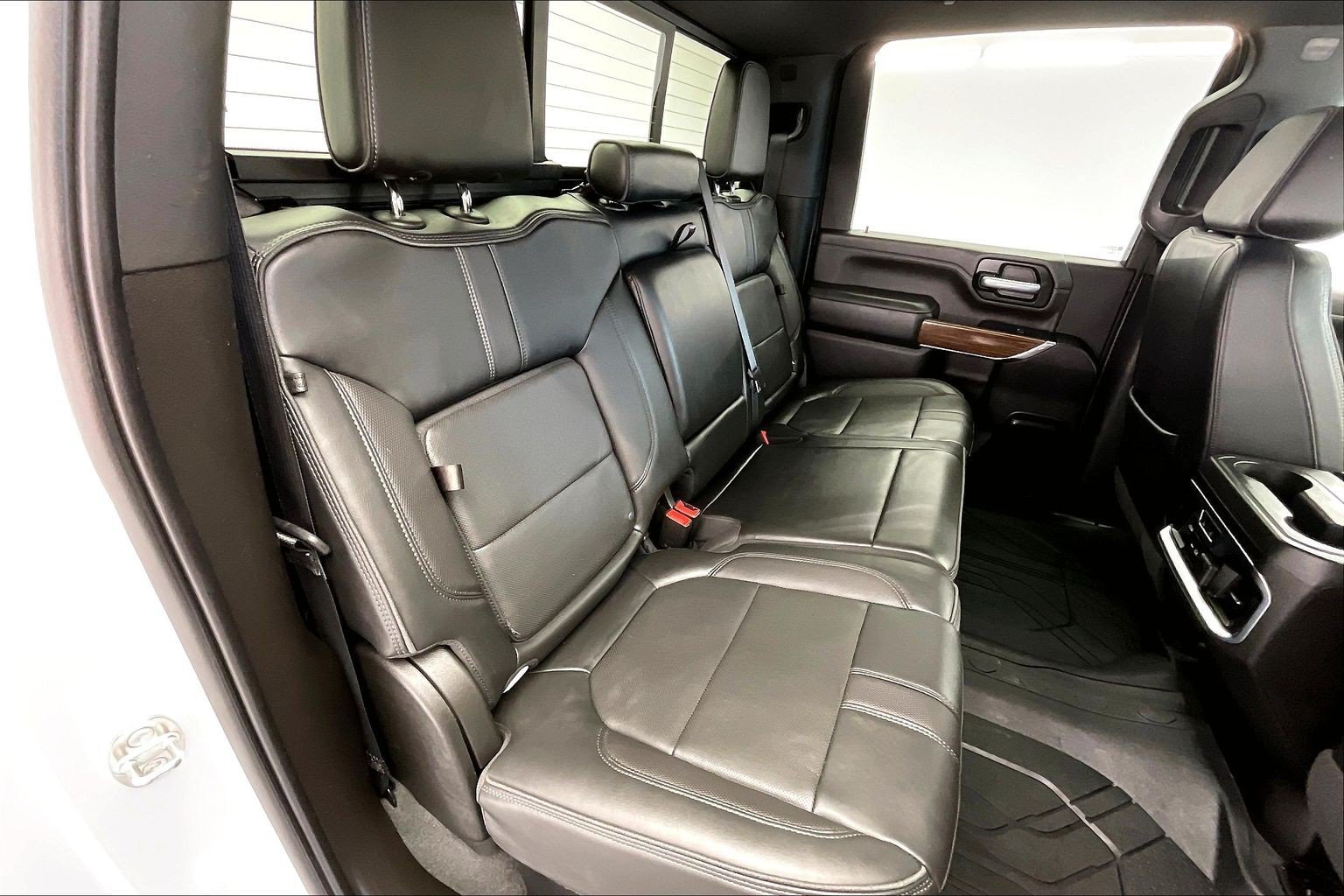 Used 2022 Iridescent Pearl Tricoat Chevrolet High Country image 18