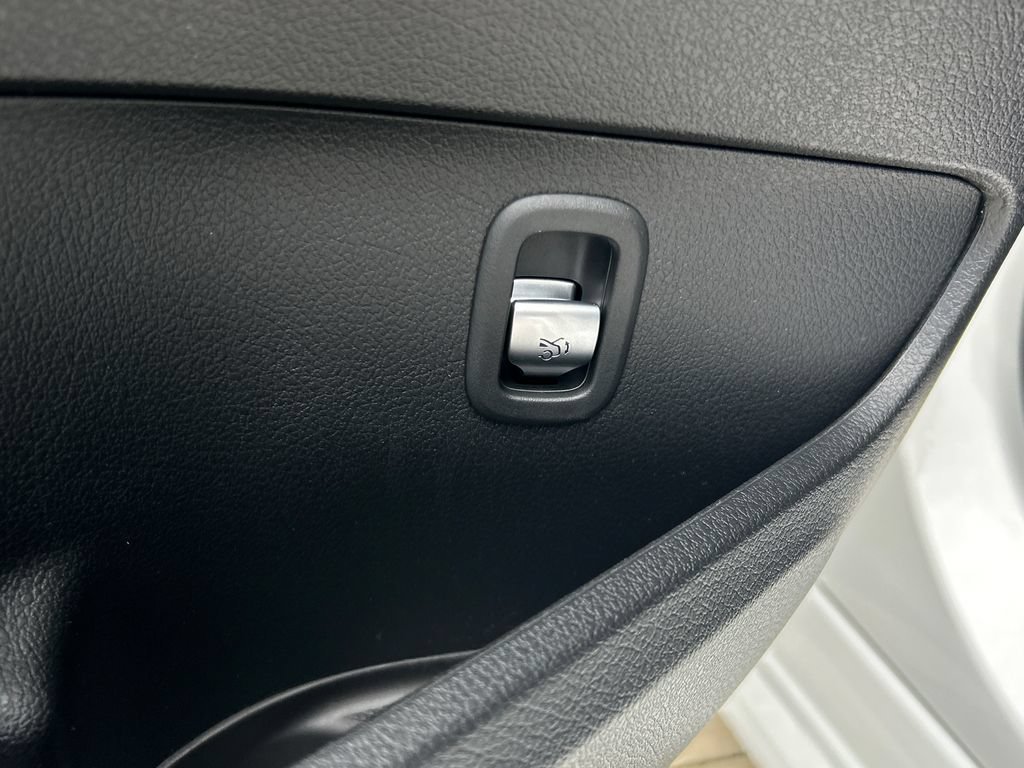 New 2026 Polar White Mercedes-Benz C 300 image 49