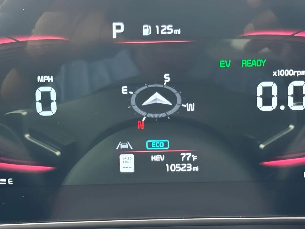 Used 2025 Red Kia X-Line image 18