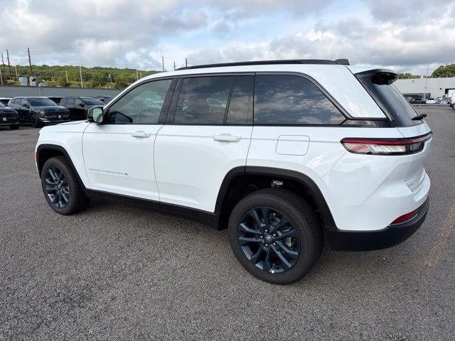 New 2026 White Jeep  image 5