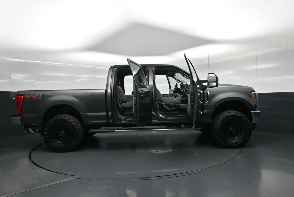 Used 2019 Gray Ford XLT image 4
