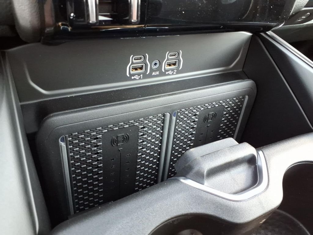 New 2027 Diamond Black Crystal Pearlcoat RAM Laramie image 17