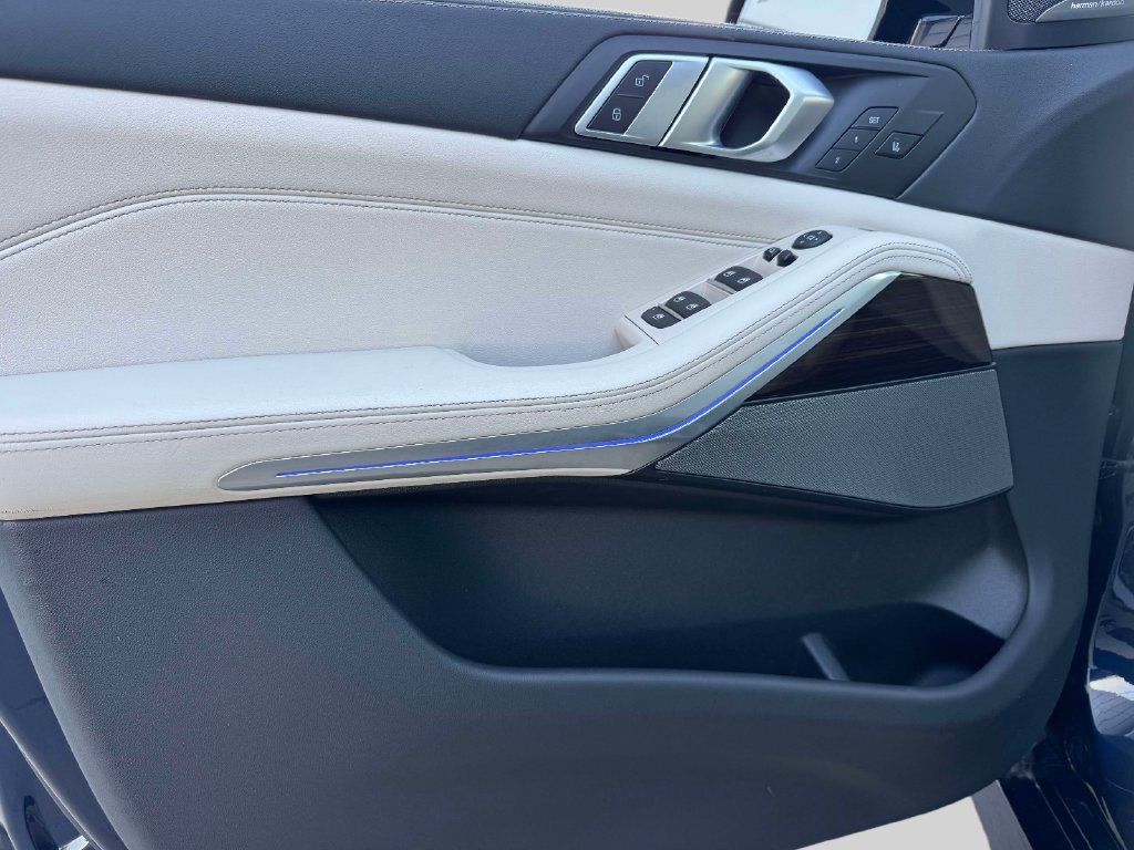 Certified Used 2024 Blue BMW xDrive40i image 18