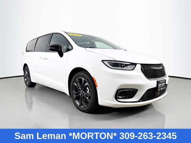 2026 Chrysler Pacifica Select's photo