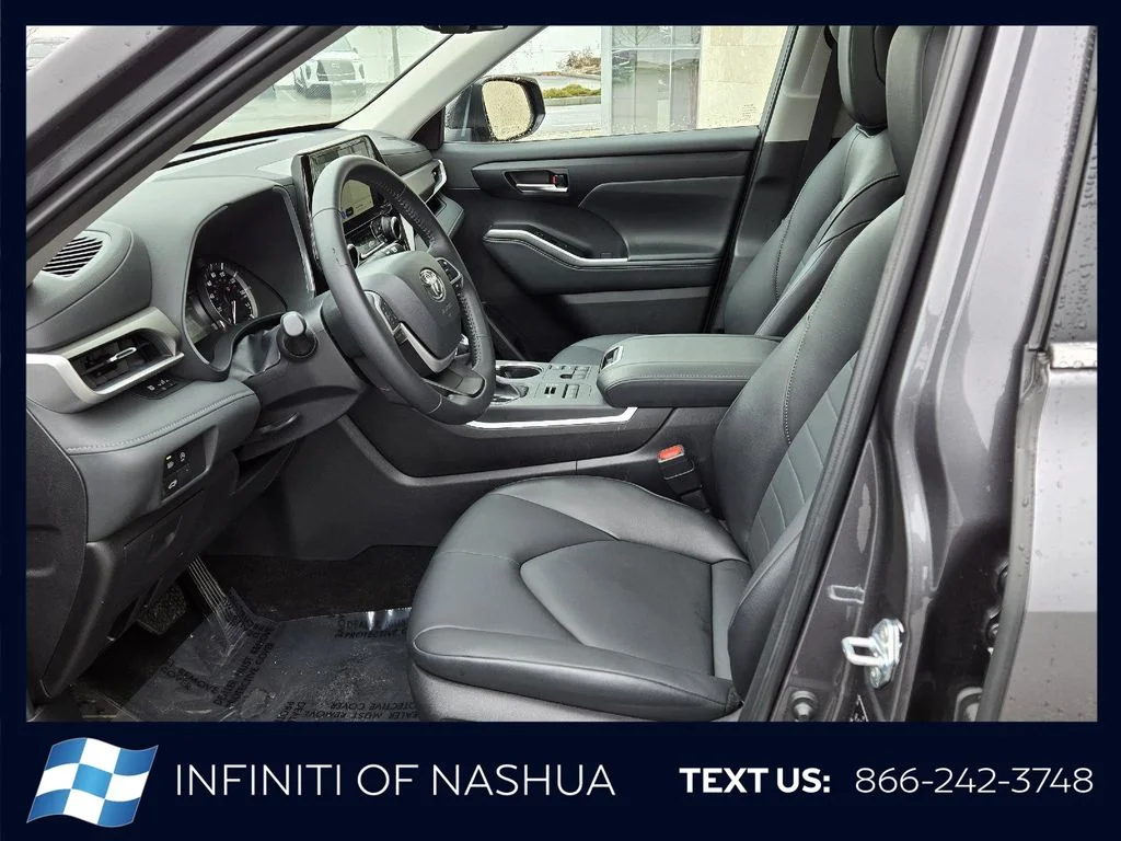 Used 2025 Gray Toyota XLE image 3