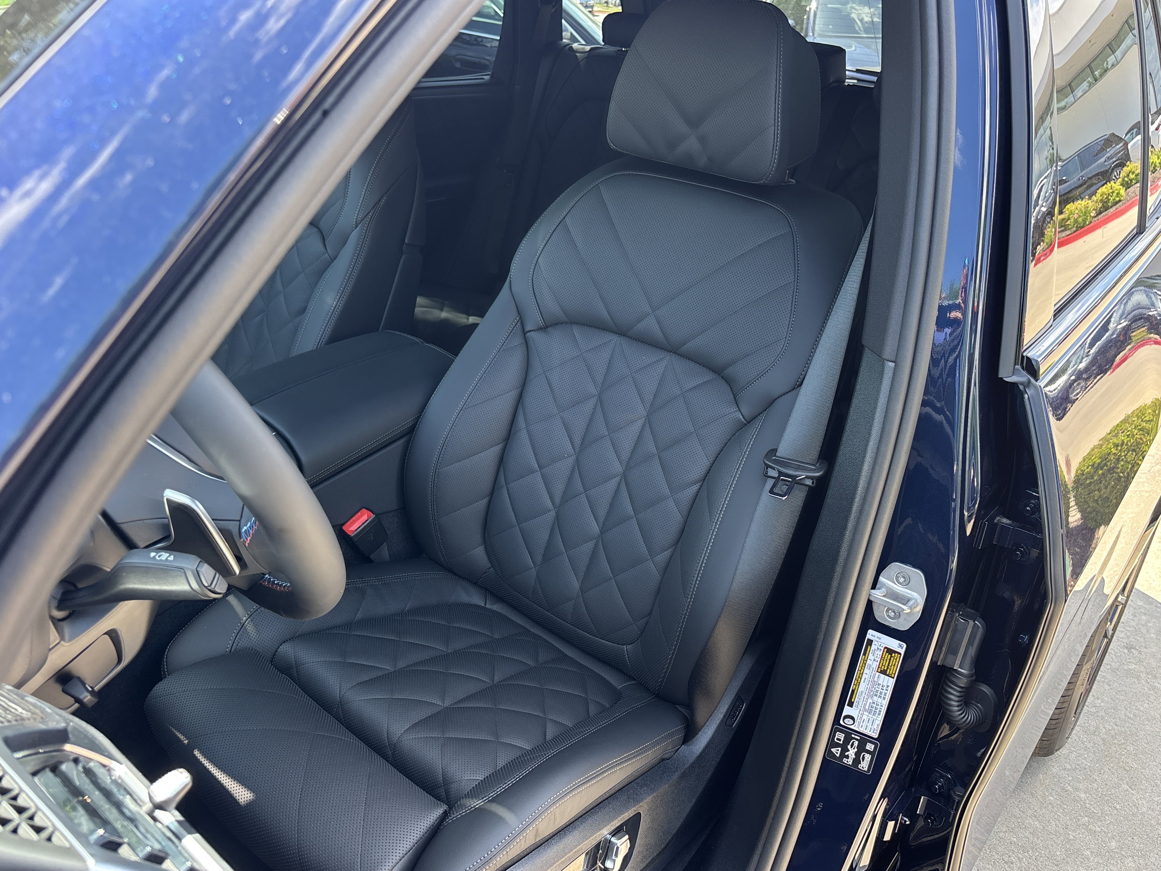 New 2026 0C3Z Tanzanite Blue II Metallic BMW M60i image 22