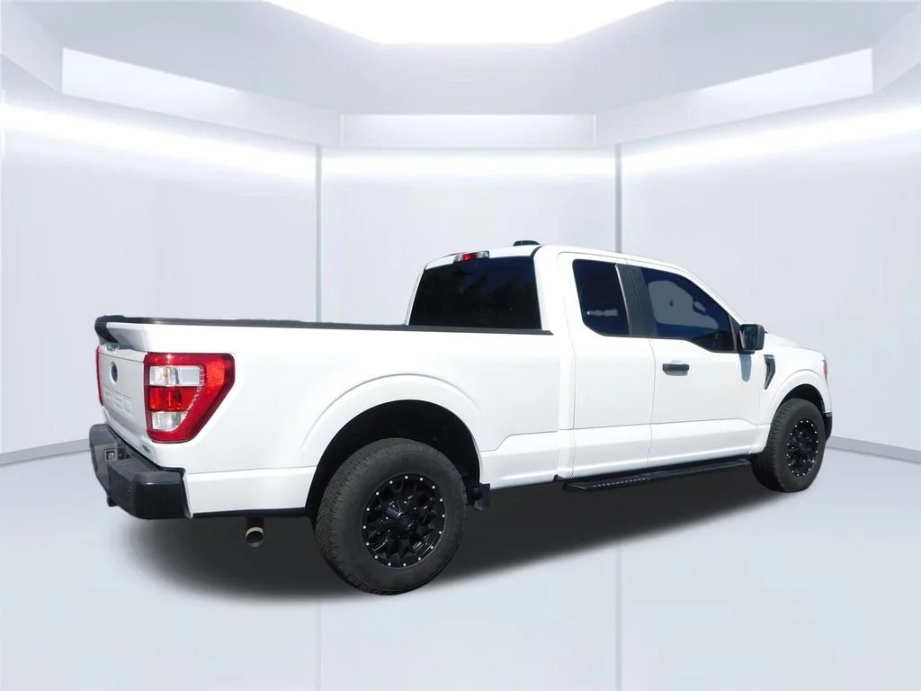 Used 2022 White Ford XL image 3