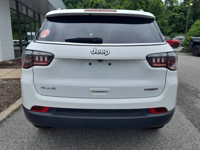 Used 2024 White Jeep Latitude image 6