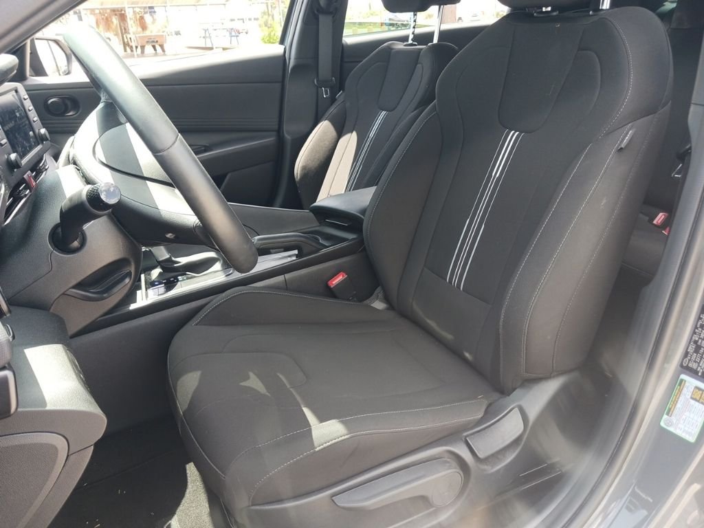 Used 2025 Gray Hyundai SEL Sport image 10
