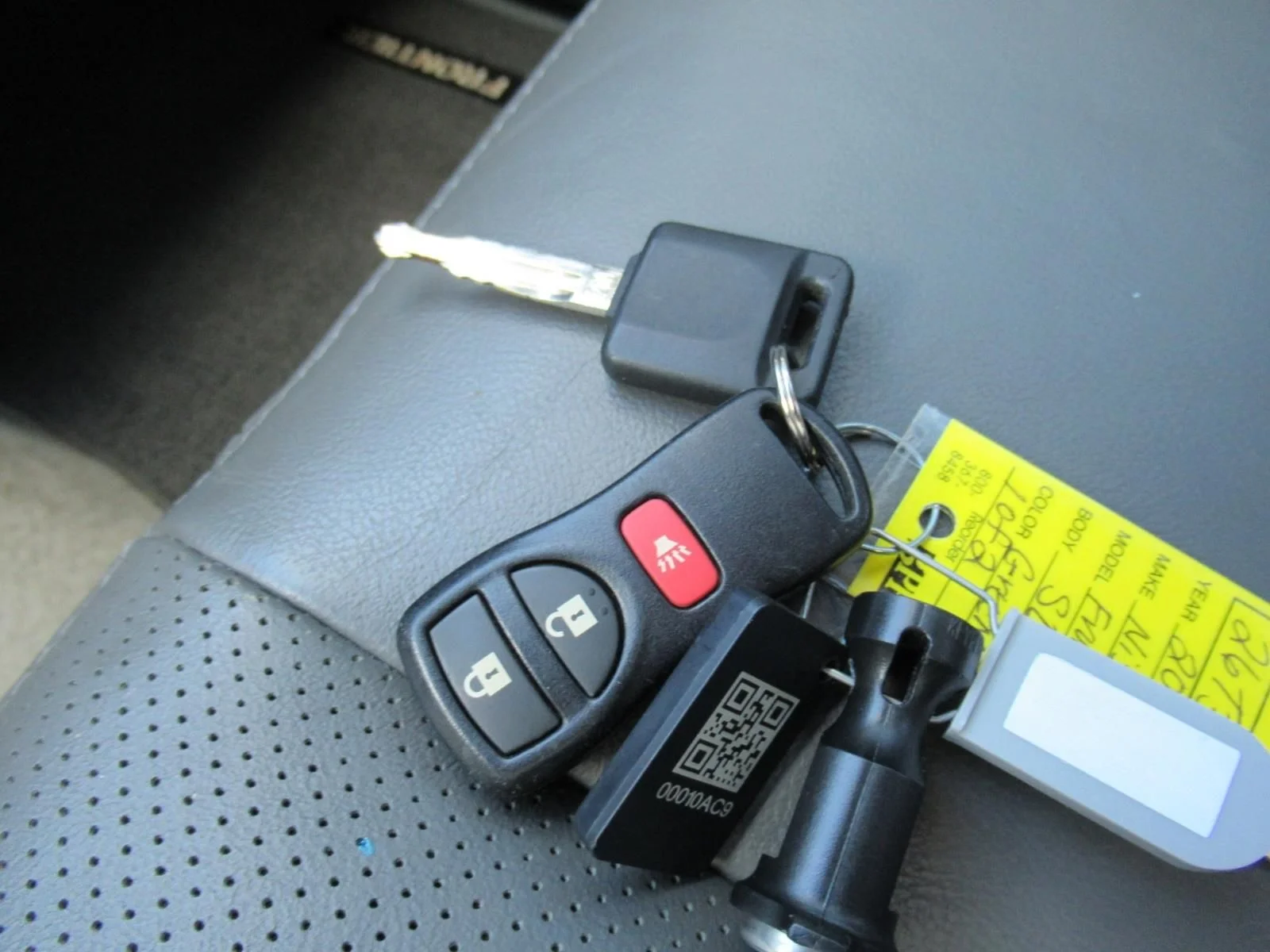 Used 2013 Blue Nissan SL image 29
