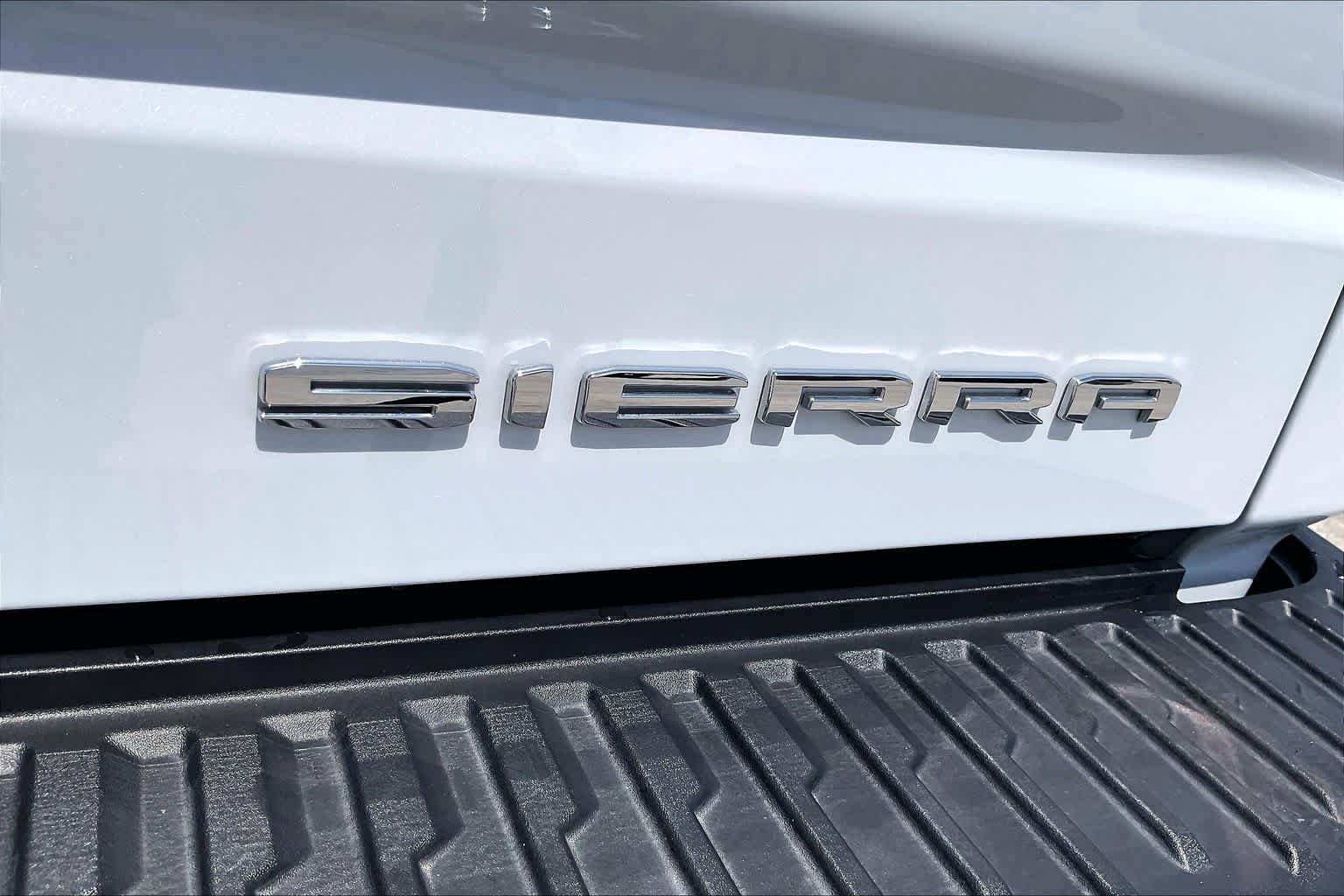 Used 2026 Glacier White Tricoat GMC Denali Ultimate image 10