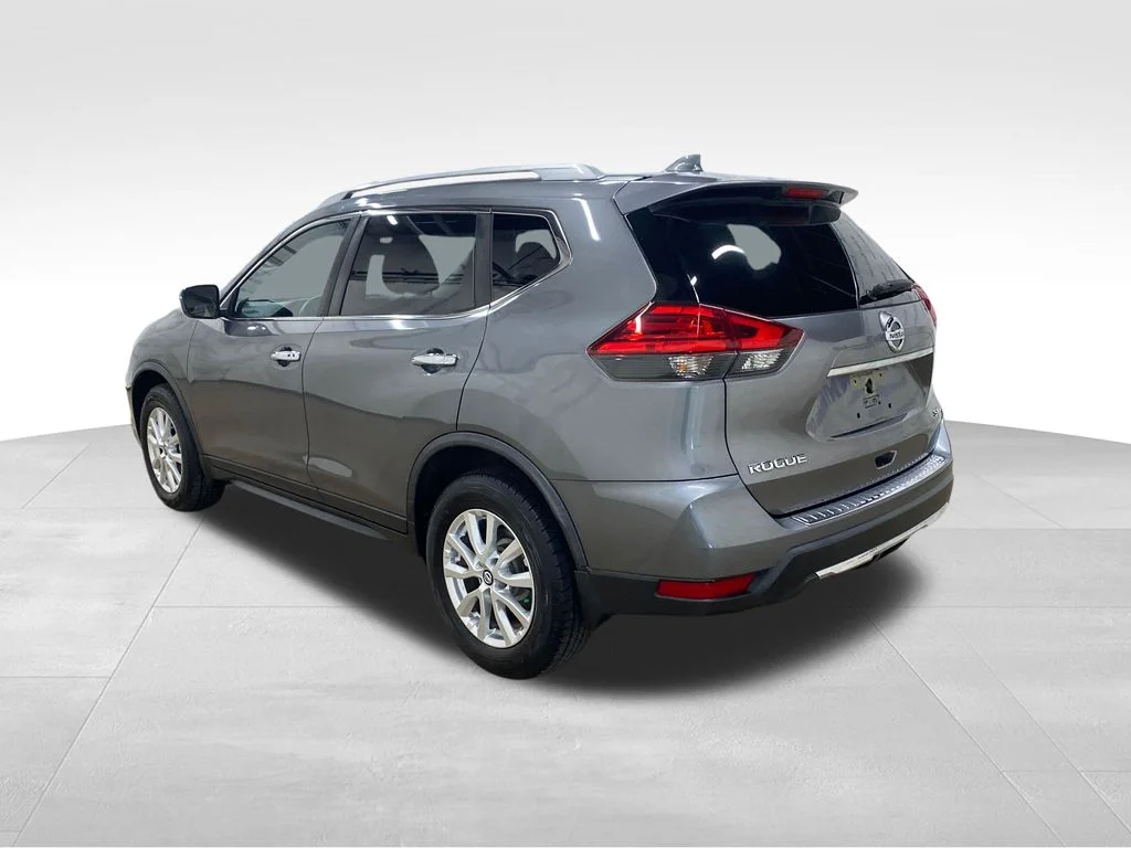 2017 Nissan Rogue SV - Photo 2
