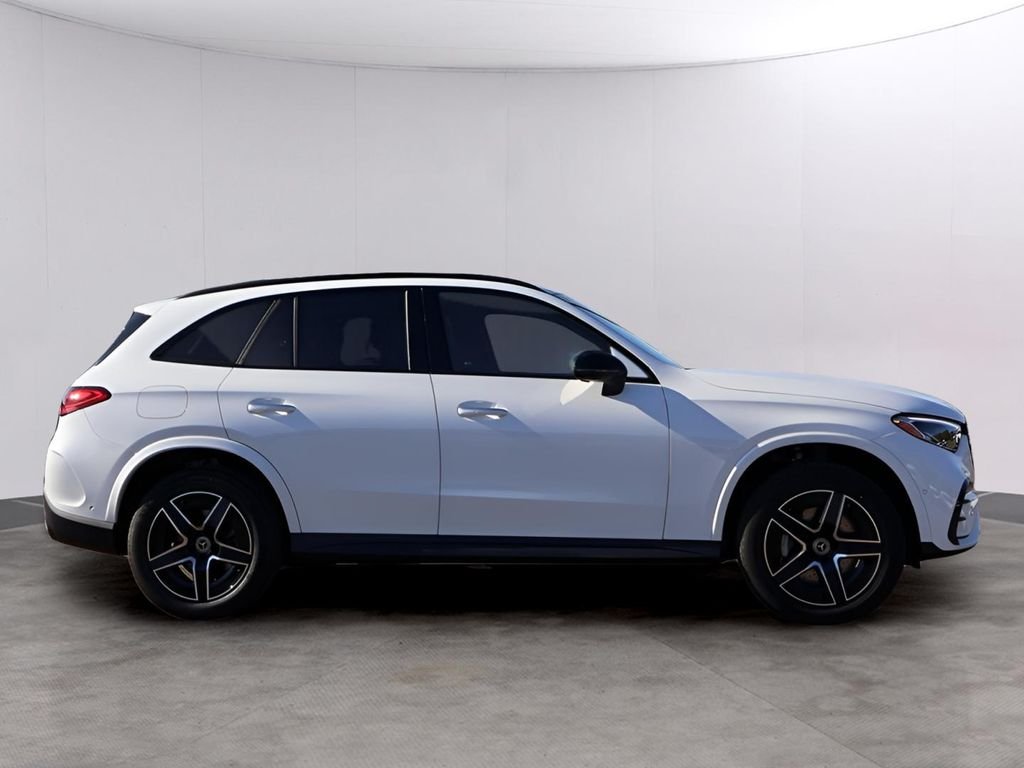 Used 2026 MANUFAKTUR Moonlight White Metallic Mercedes-Benz GLC 300 image 4