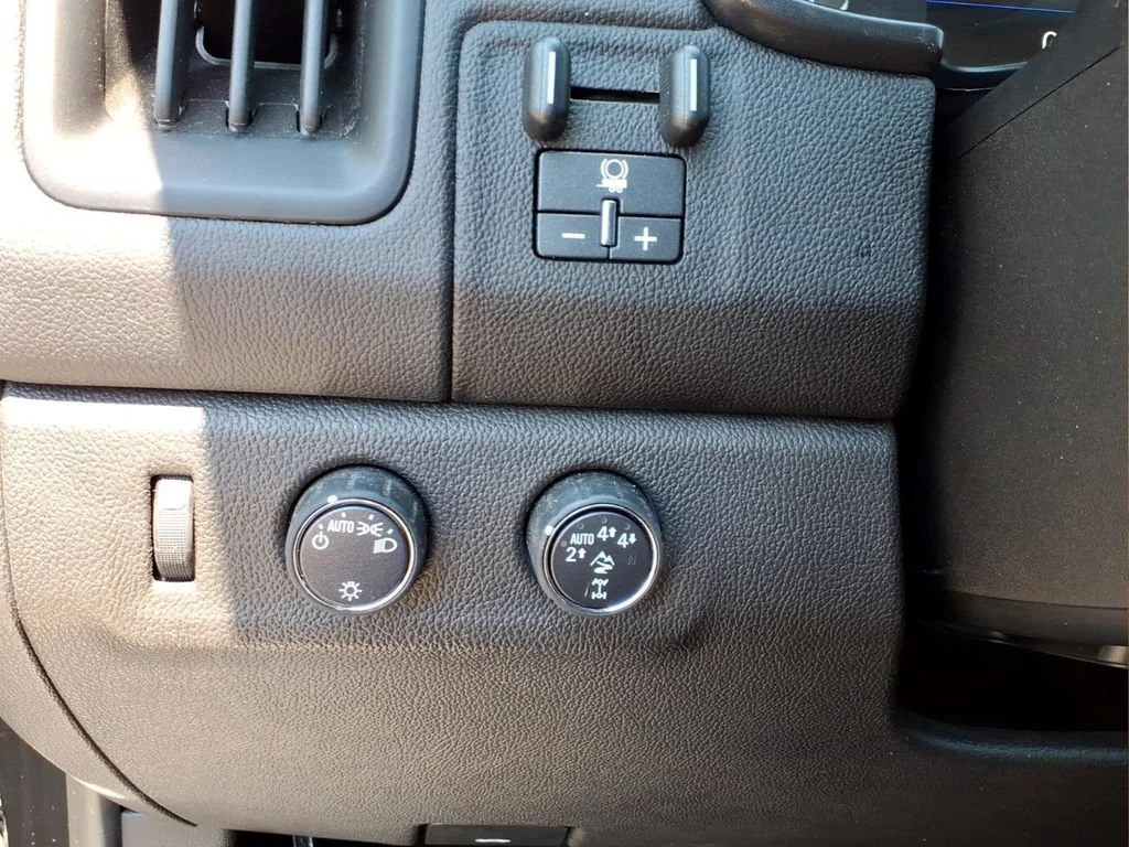 Used 2022 Black Chevrolet ZR2 image 16