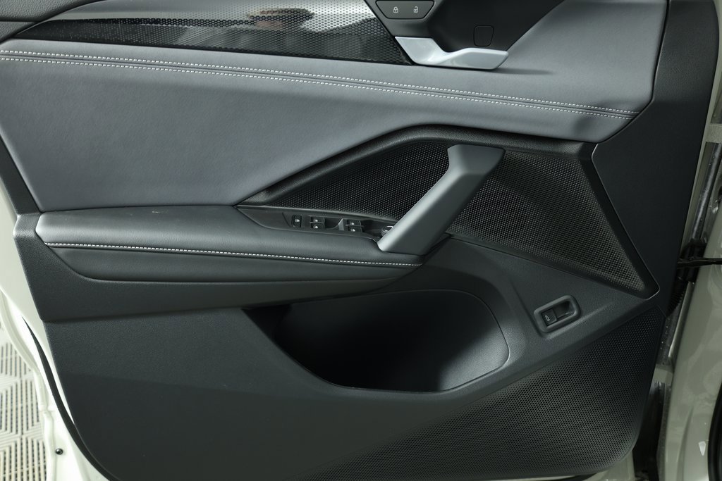 Used 2026  Volkswagen SE R-Line Black image 6