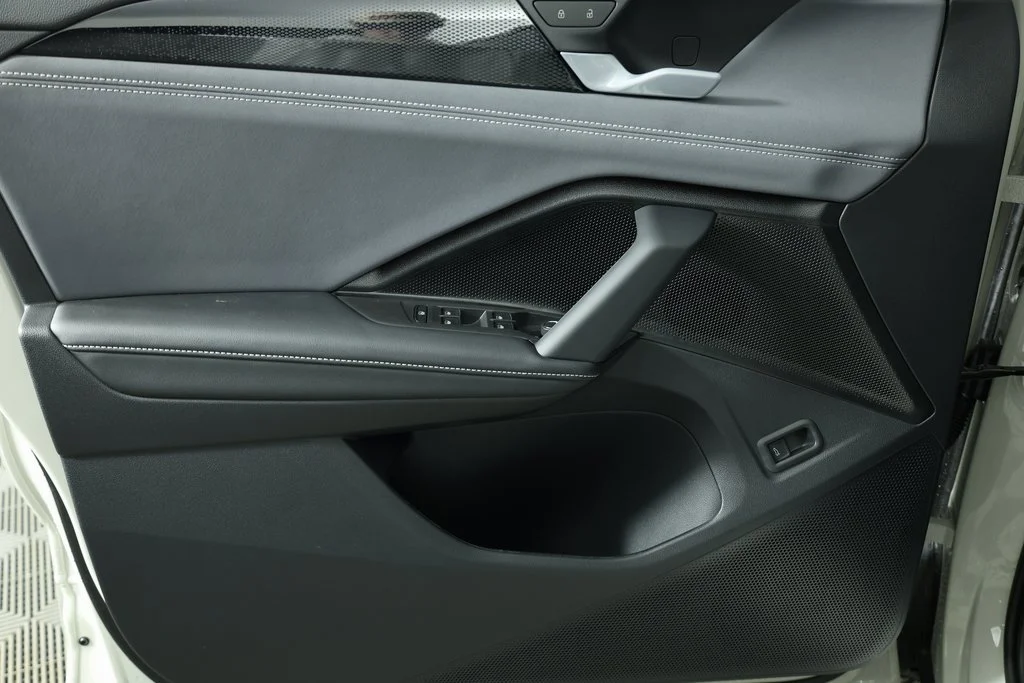 Used 2026  Volkswagen SE R-Line Black image 6
