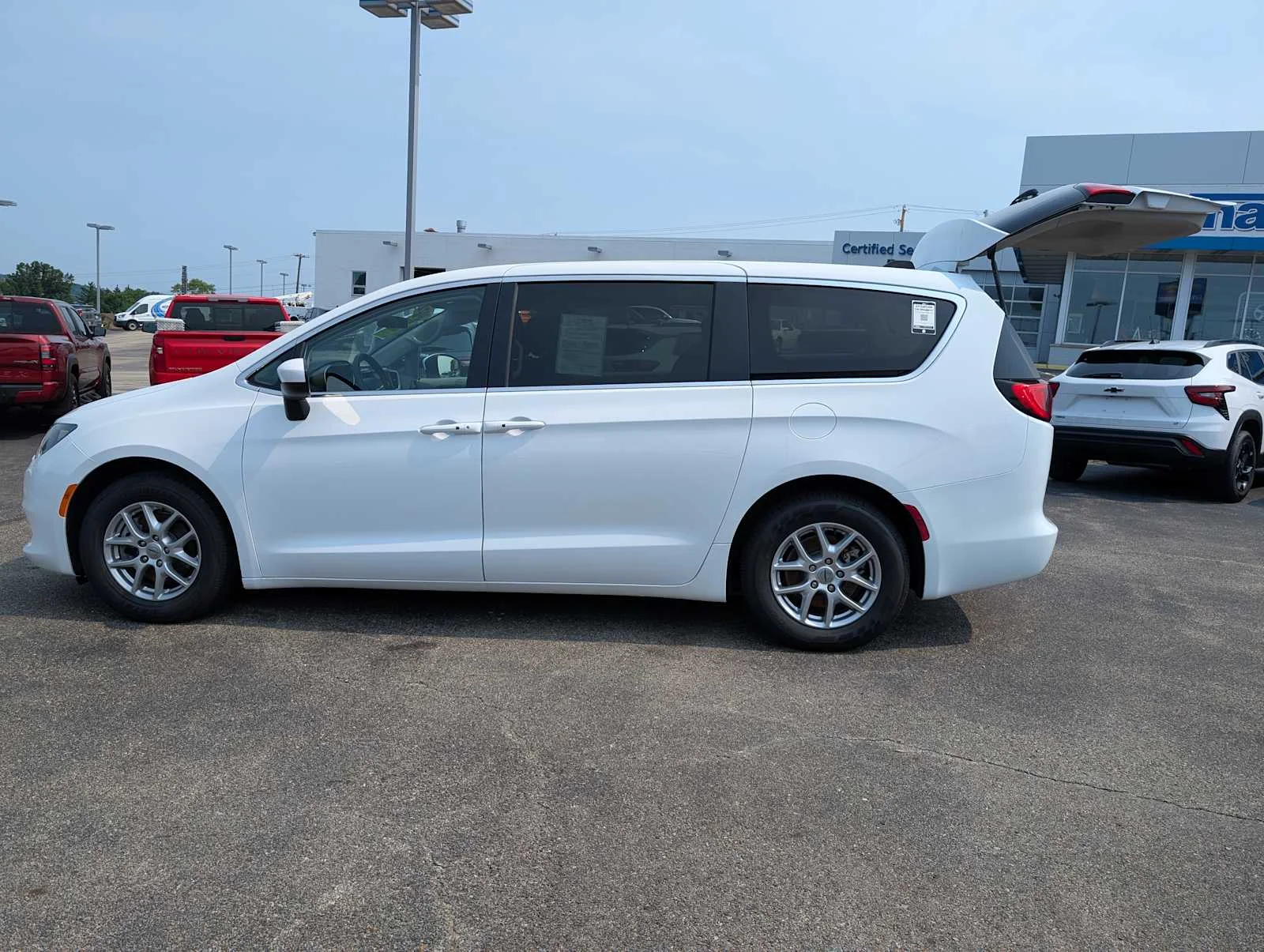 Used 2022 Bright White Clearcoat Chrysler LX image 12