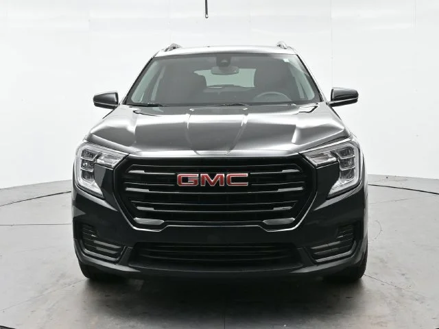 Used 2023 EBONY TWILIGHT METALLIC GMC SLE image 2