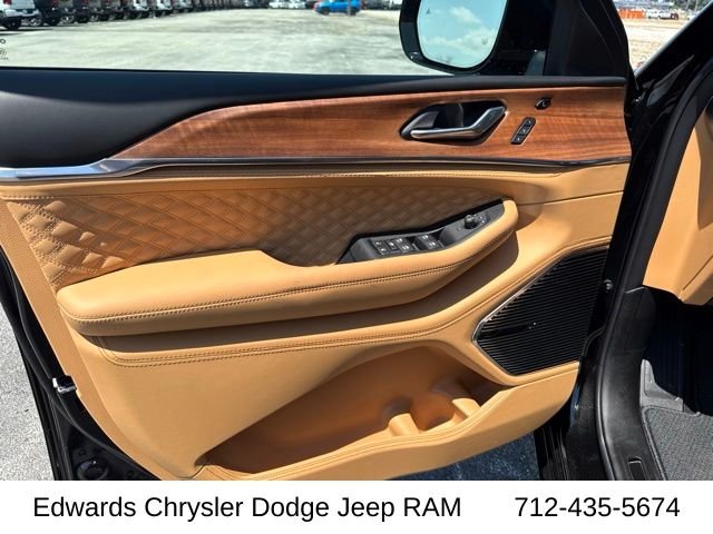 New 2026 Diamond Black Crystal Pearl-Coat Exterior Paint Jeep Summit image 13