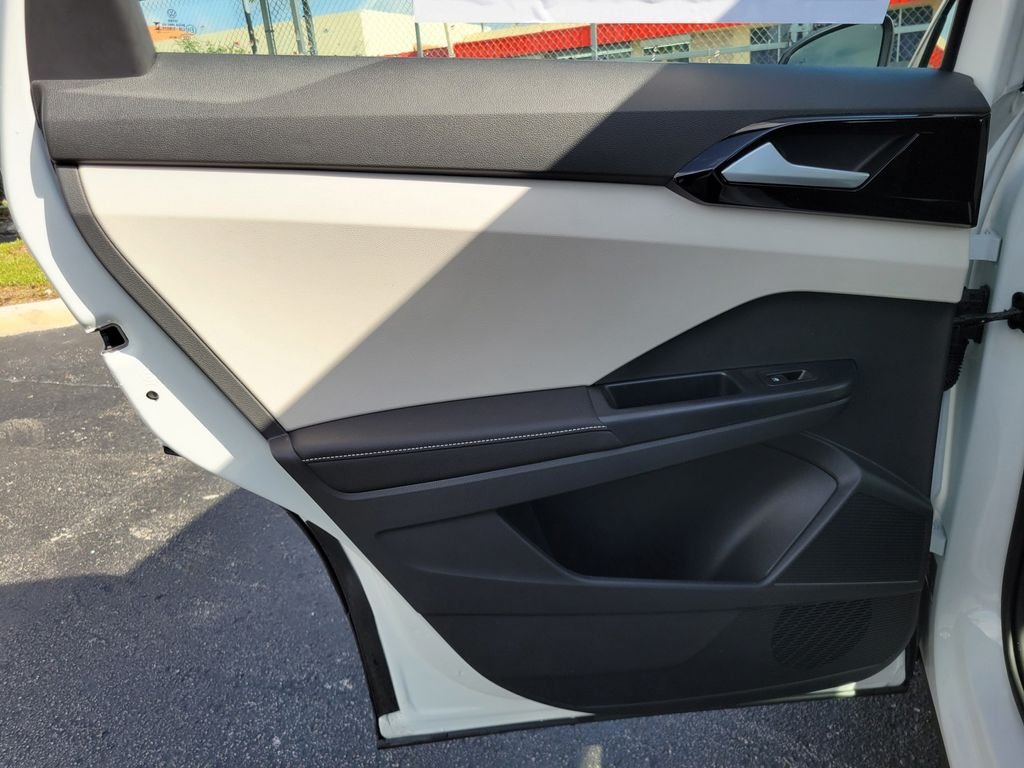New 2026 White Volkswagen 1.5T S image 9