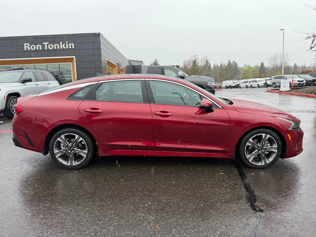 Used 2022 Passion Red Kia EX image 8