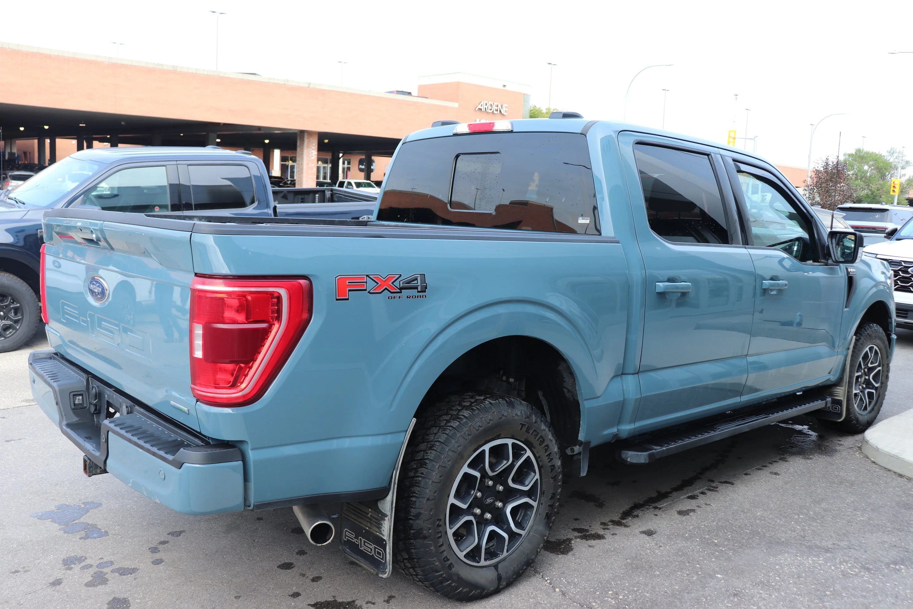 Used 2023 Blue Ford XL 4WD SuperCrew 5.5