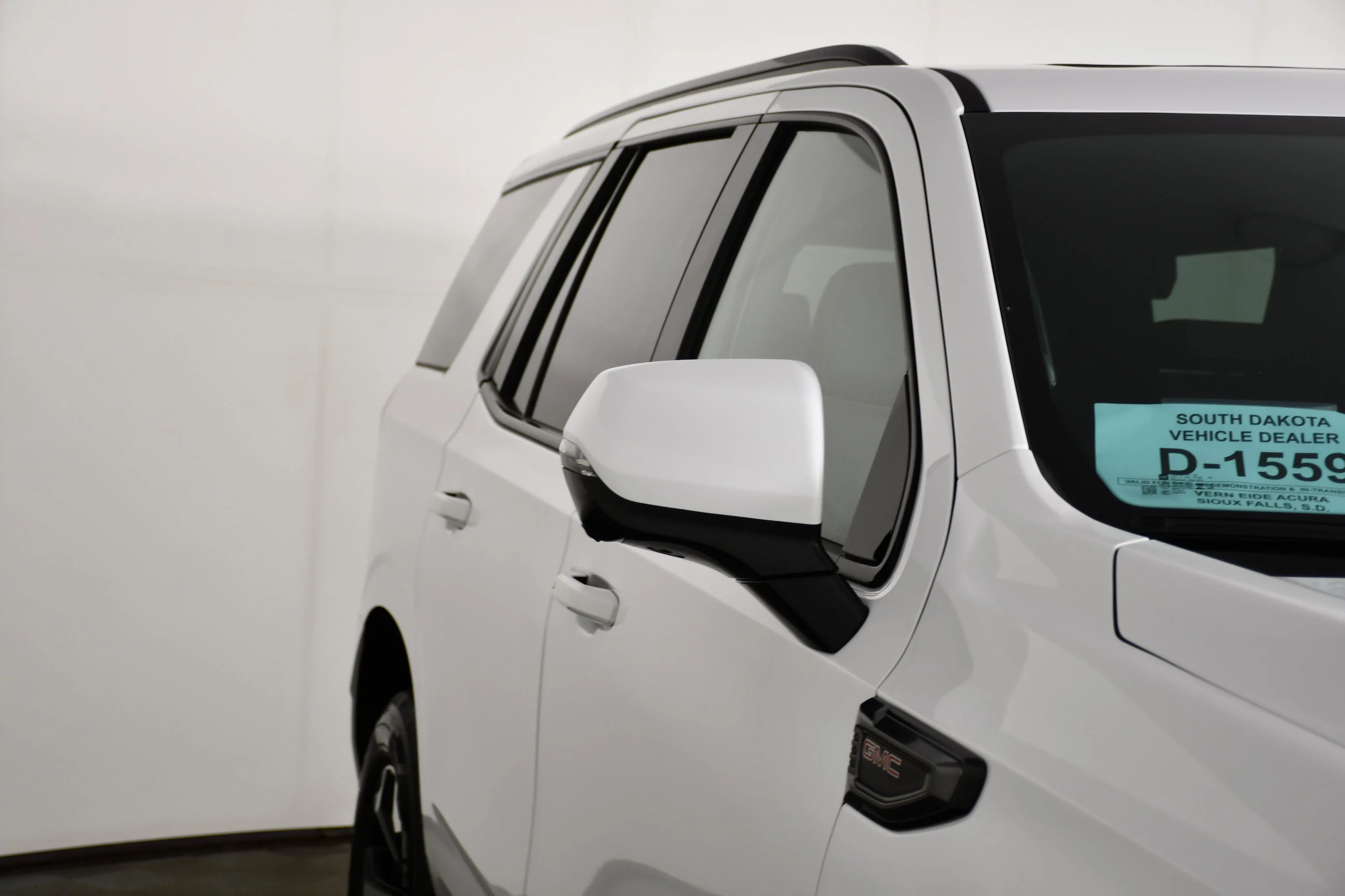 Used 2025 Summit White GMC AT4 image 14