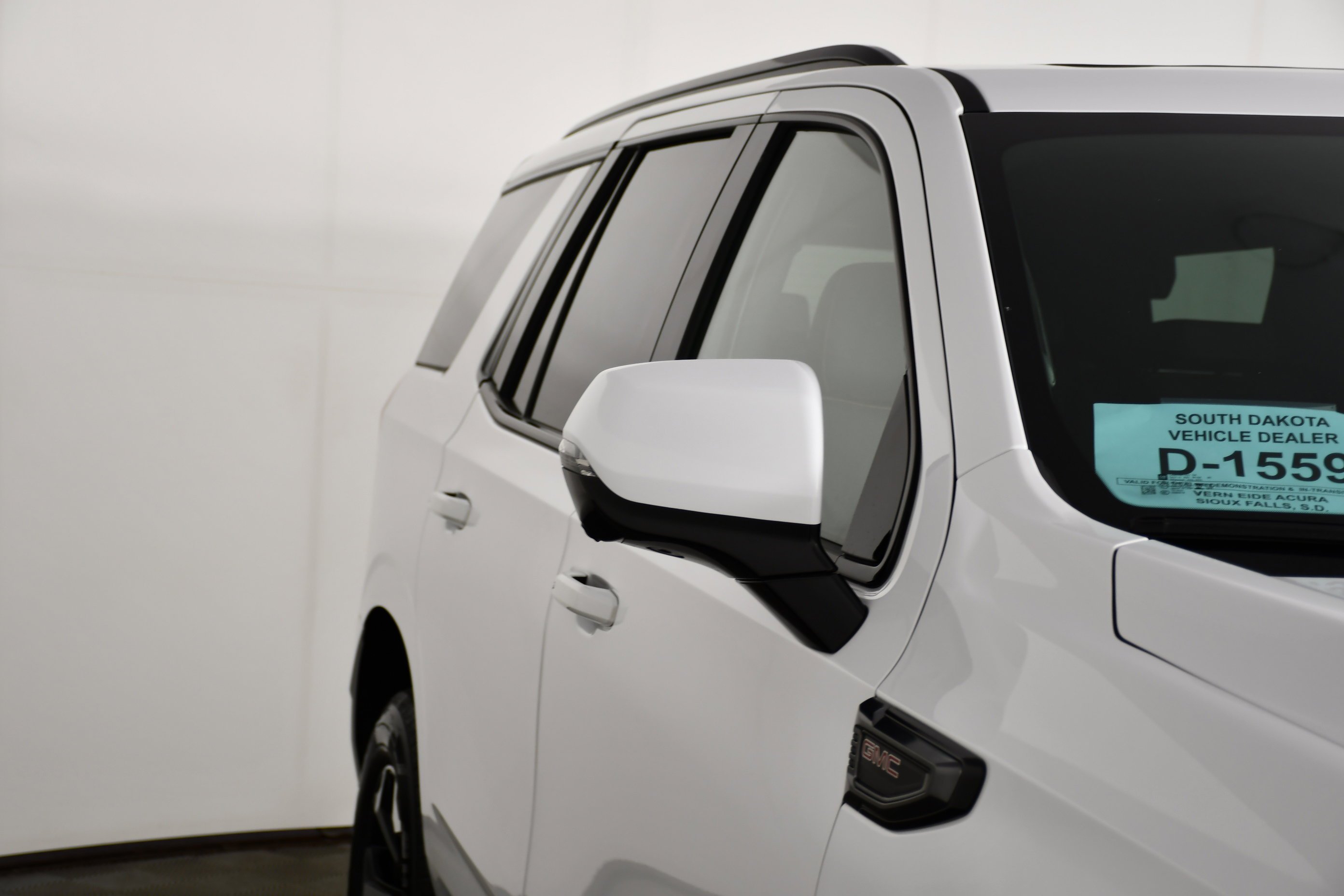 Used 2025 Summit White GMC AT4 image 14