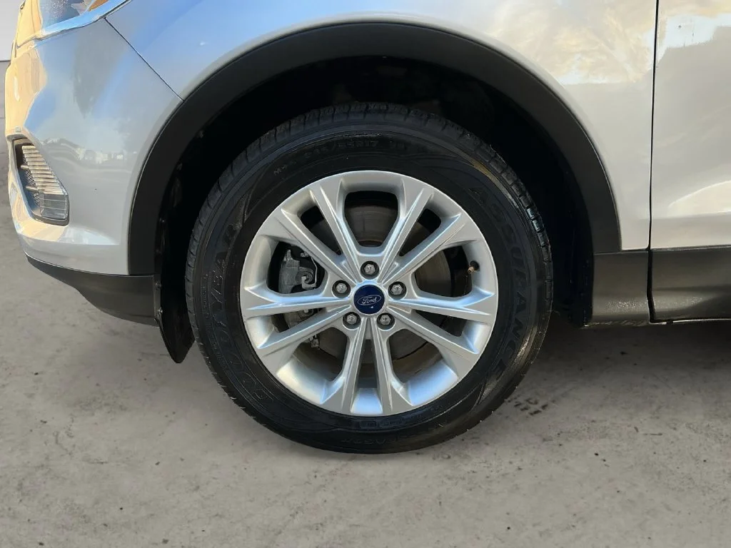 Used 2018 Silver Ford SE image 9