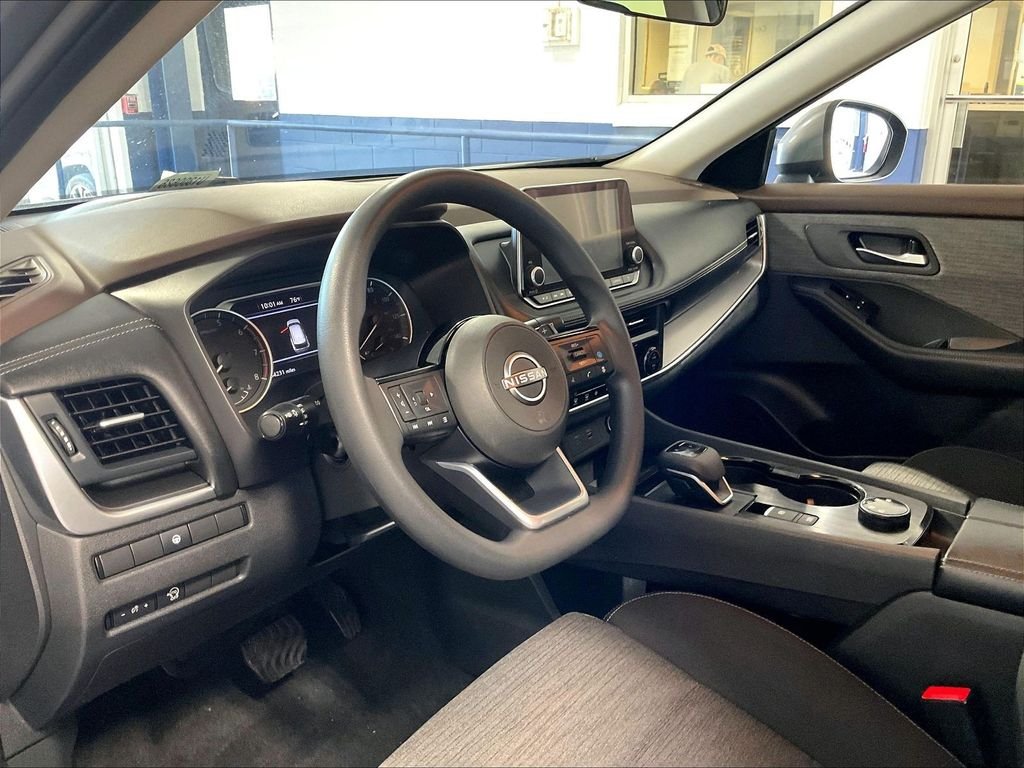 Used 2023 Gray Nissan SV image 8