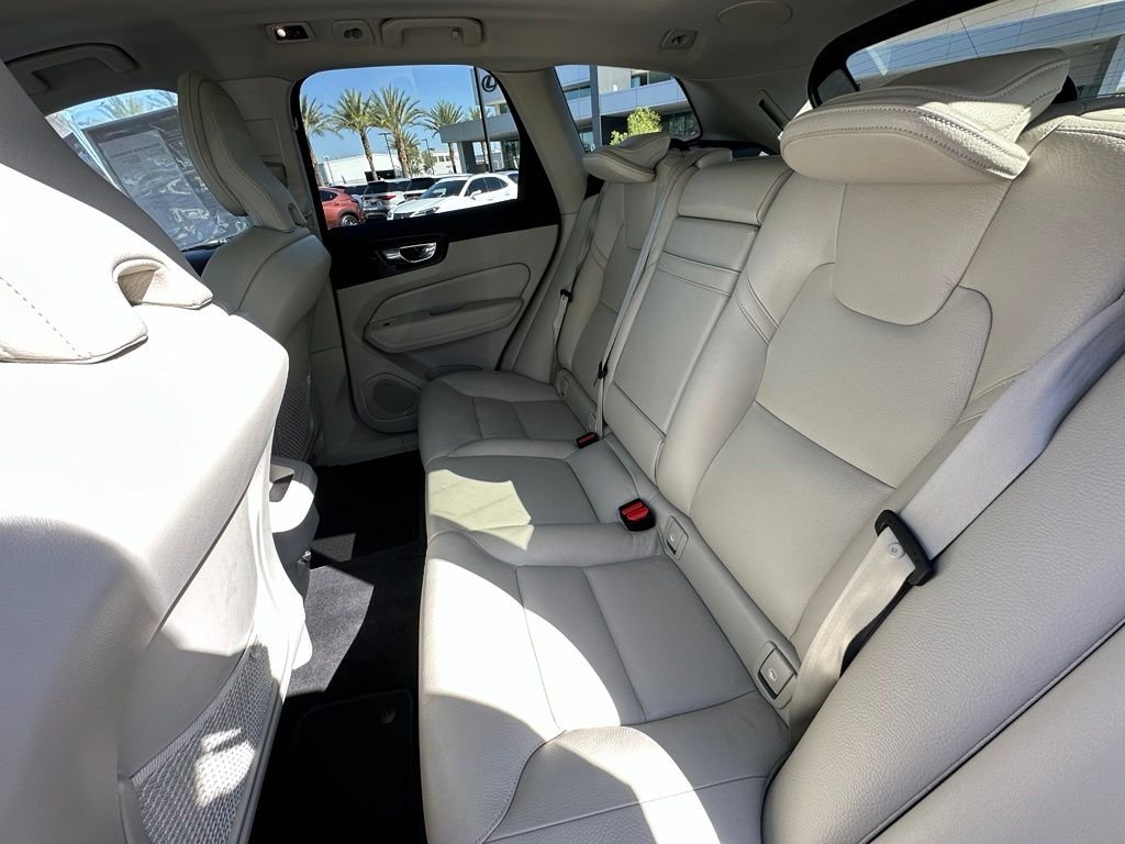 Used 2019 Red Volvo T6 Momentum image 11
