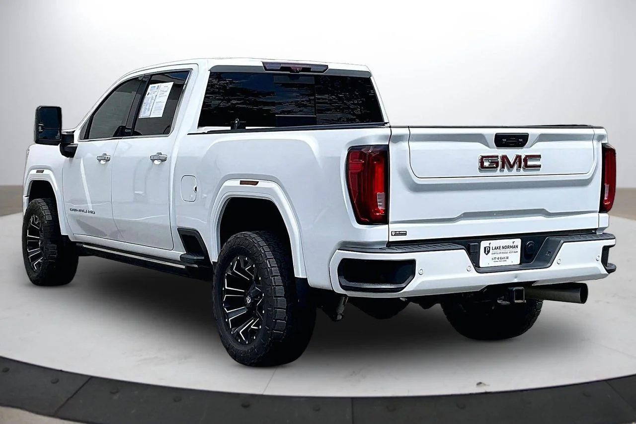 Used 2021 White GMC Denali image 6