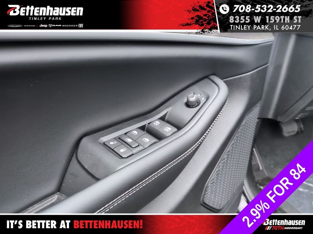 New 2026 Diamond Black Crystal Pearl-Coat Exterior Paint Jeep Laredo image 18