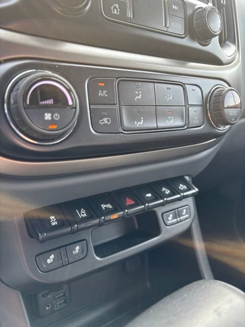Used 2021 BLACK Chevrolet 4WD Z71 image 22