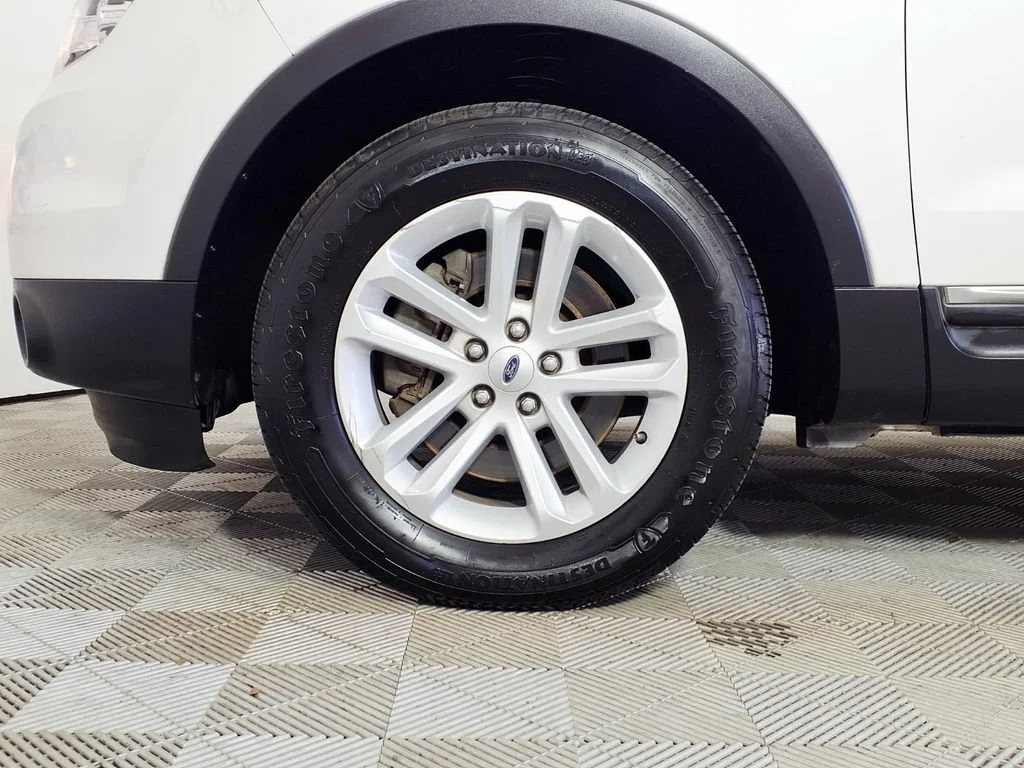 Used 2015 White Platinum Ford XLT image 7