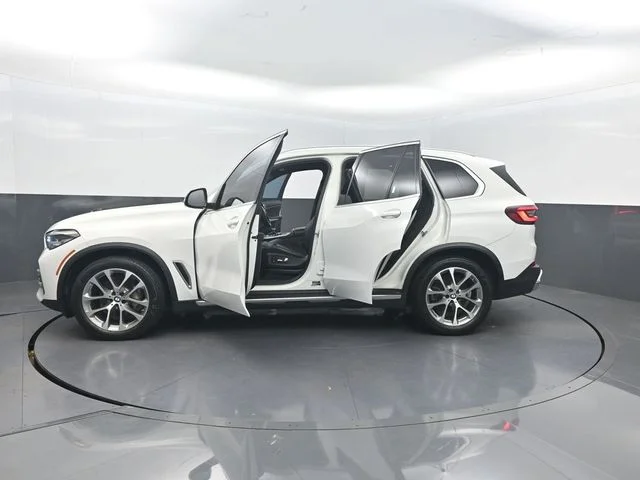Used 2022 White BMW xDrive40i image 39