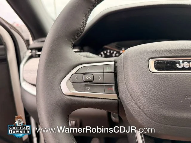 Used 2024 White Jeep Latitude image 26