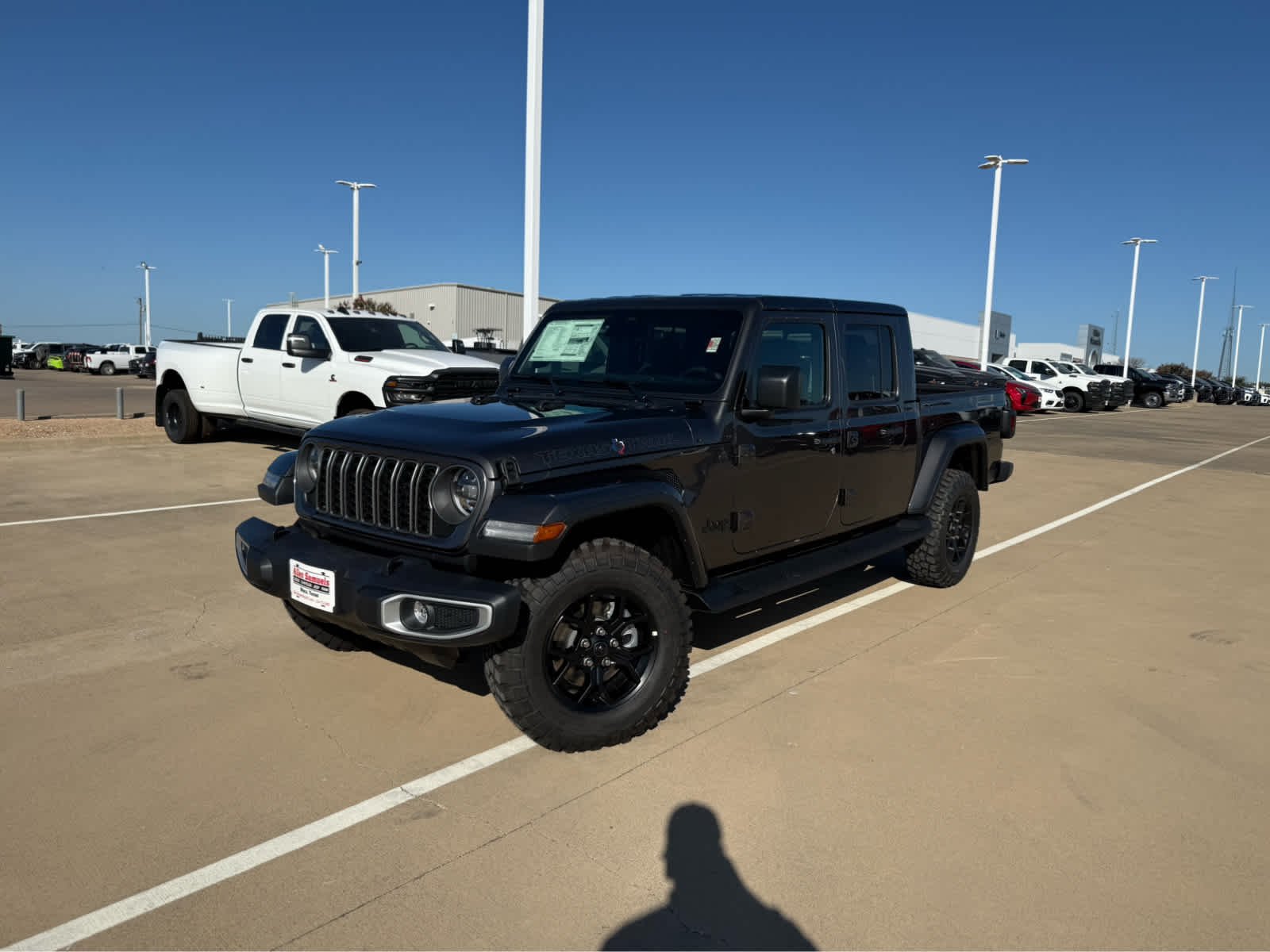 New 2026 Granite Crystal Metallic Clearcoat Jeep Texas Trail image 2