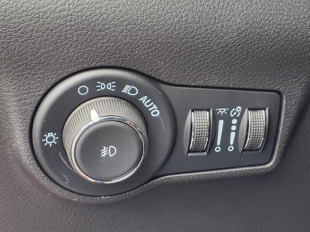 2025 Jeep Compass Limited - Photo 13