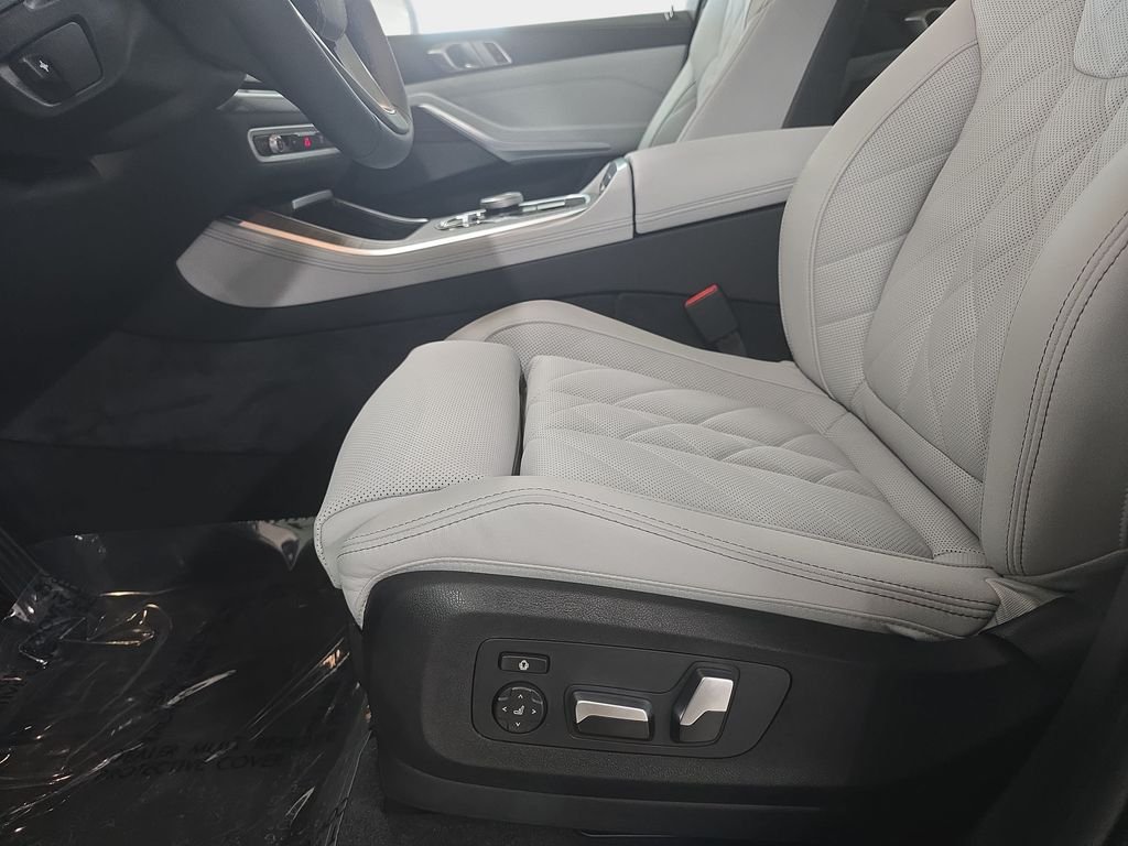 New 2026 Dravit Grey Metallic BMW sDrive40i image 15