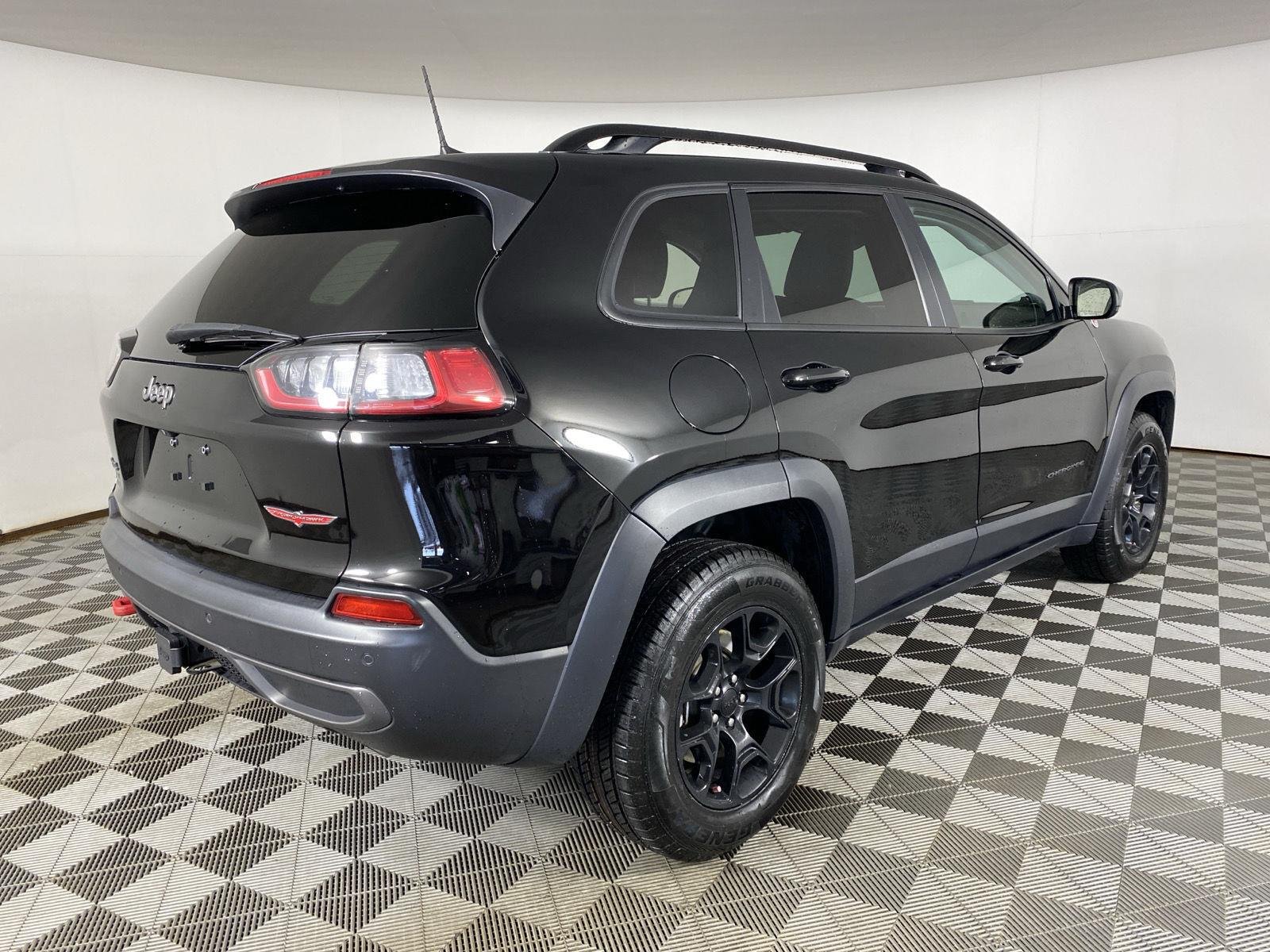 Used 2022 Diamond Black Crystal Pearlcoat Jeep Trailhawk image 7