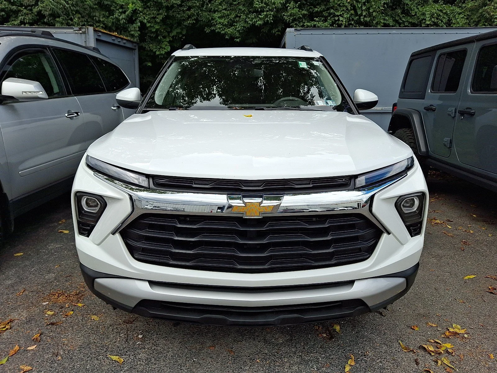 Used 2025 Summit White Chevrolet LT image 2
