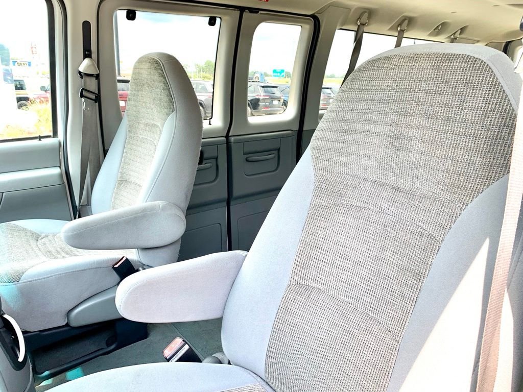 Used 2003 White Ford  image 14