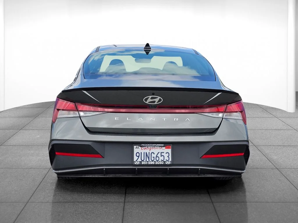 Used 2025 Gray Hyundai SEL Sport image 4