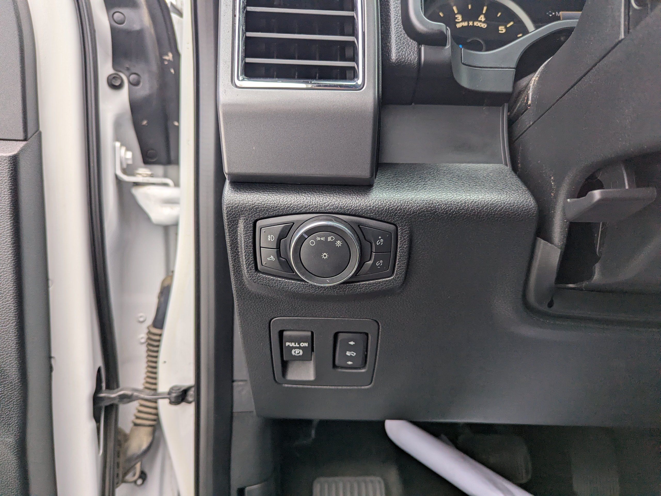 2015 Ford F-150 XLT - Photo 14