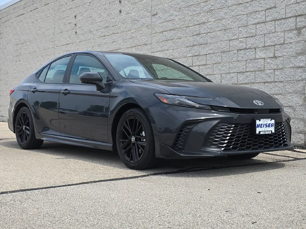 Used 2025  Toyota SE image 14